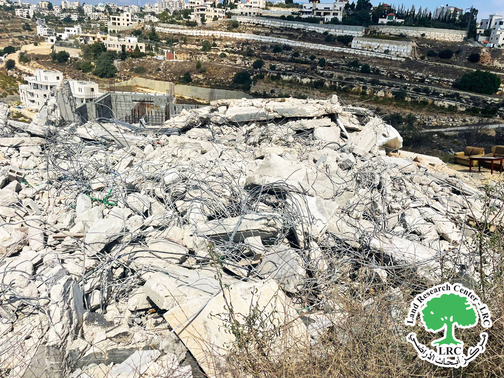 الاحتلال يهدم مسكن المواطن علاء النتشة في منطقة حسكا ببلدة حلحول شمال الخليل | LRC