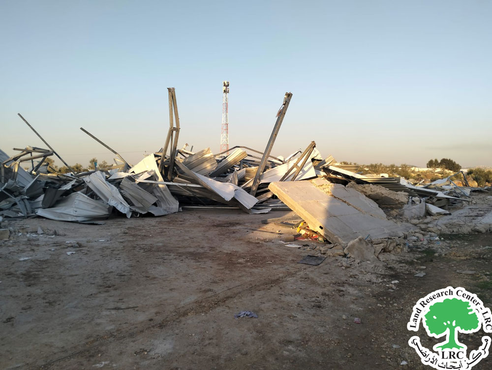 الاحتلال الإسرائيلي يهدم منشآت تجارية  في قرية النبي الياس شرق قلقيلية | LRC