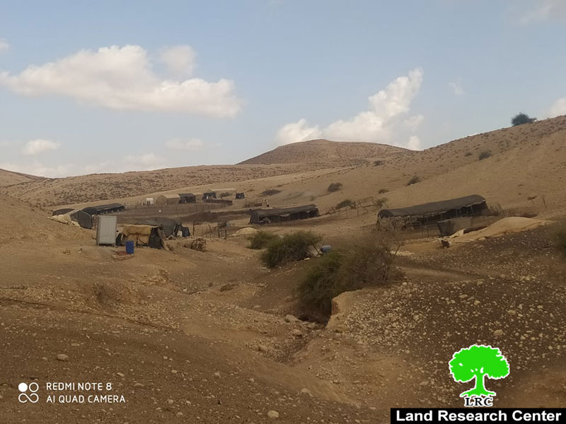 Settlers pave a road serving the settlement outpost in the Um al Jmal " area / Tubas Governorate | LRC