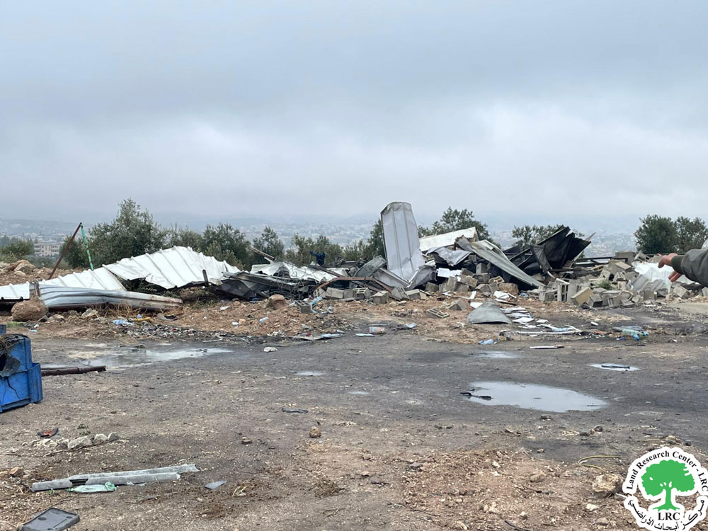 الاحتلال يهدم منزلاً وثلاث منشآت ببلدة إذنا غرب الخليل | LRC