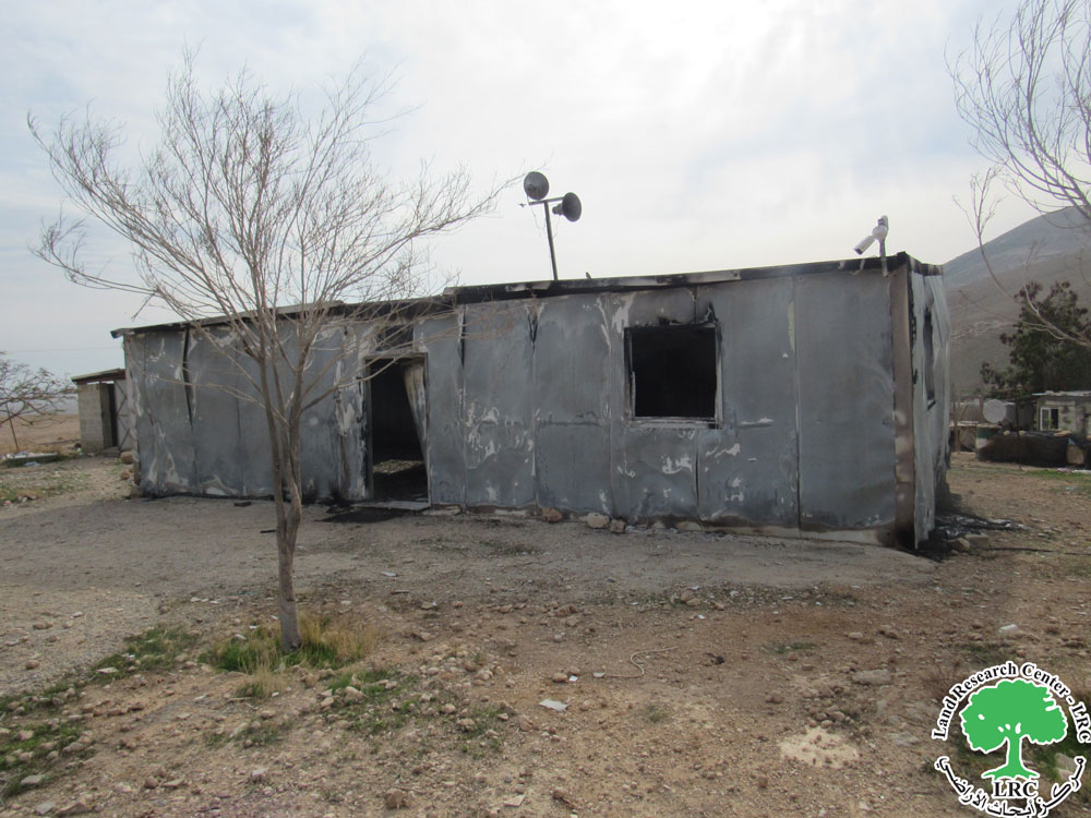 مستعمرون يحرقون مسجد أبو عبيدة عامر بن الجراح في تجمع  عرب  المليحات في  منطقة  المعرجات / محافظة أريحا | LRC