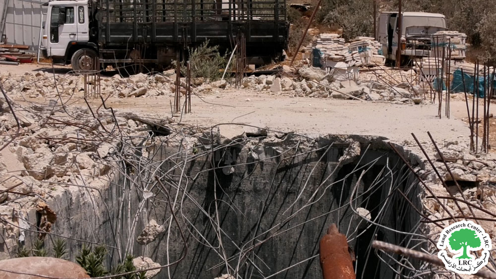 الاحتلال يهدم مسكناً قيد الإنشاء ومنشآت أخرى في بلدة إذنا غرب الخليل | LRC