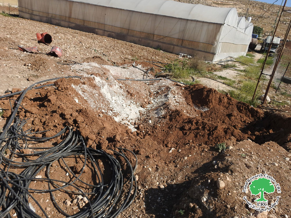 الاحتلال يجرف ينابيع مياه ويدمر مزروعات في منطقة جمرورة غرب بيت كاحل بمحافظة الخليل | LRC