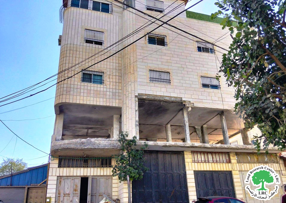 الإحتلال يفجر مسكن عائلة الأسير الهيموني في مدينة الخليل | LRC