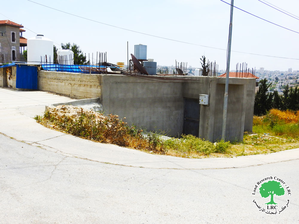 إخطار بوقف العمل في منزل مواطن بخربة عقل شمال حلحول بمحافظة الخليل | LRC