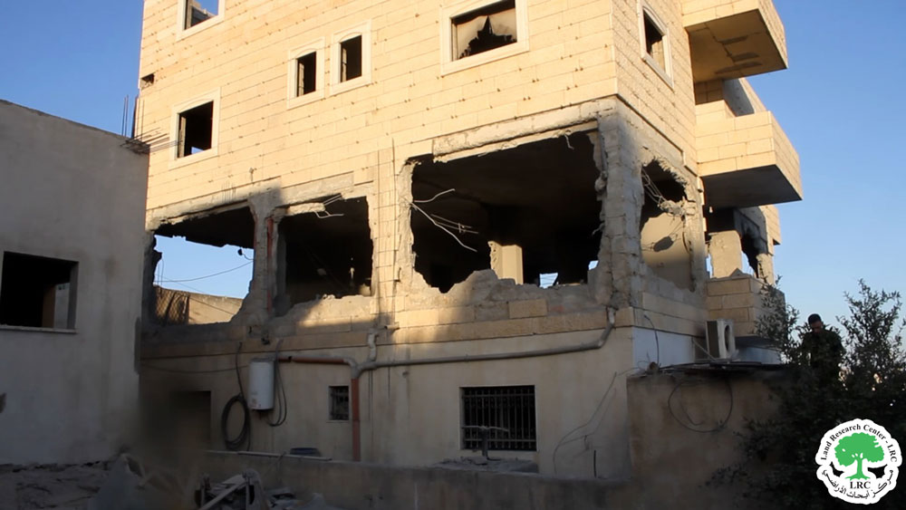 جيش الإحتلال يهدم مسكن الأسير ثابت مسالمة في بلدة بيت عوا غرب الخليل | LRC